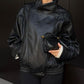 Schwarze Kunstlederjacke mit Stehkragen, übergroße Motorradjacke