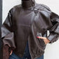 Schwarze Kunstlederjacke mit Stehkragen, übergroße Motorradjacke