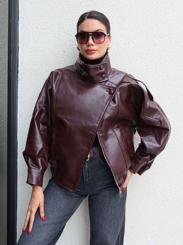 Schwarze Kunstlederjacke mit Stehkragen, übergroße Motorradjacke