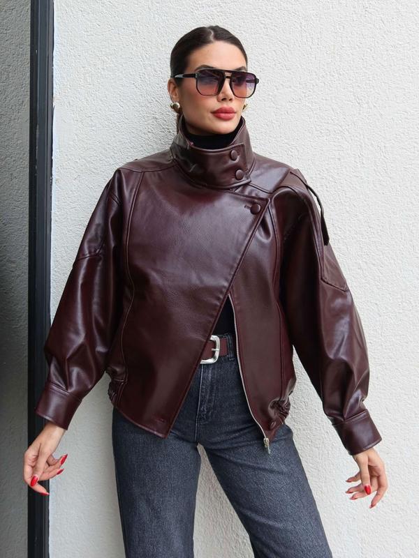 Schwarze Kunstlederjacke mit Stehkragen, übergroße Motorradjacke