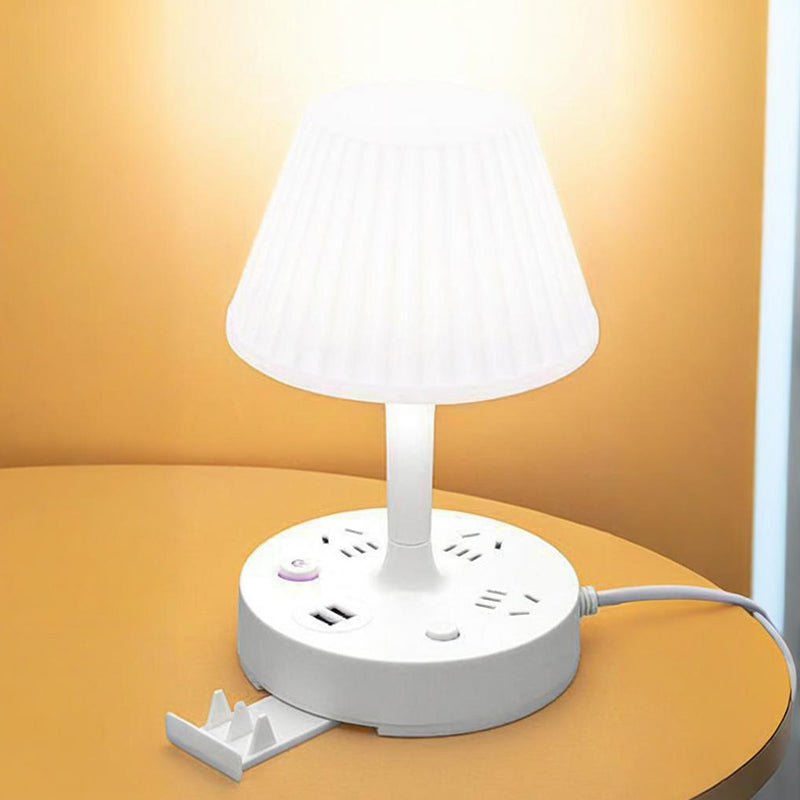 Tischleuchte mit USB-Anschluss und Steckdose